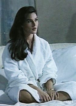 Francis ford coppola dał monice małą rolę w drakuli, obok gary'ego. "Monica Bellucci in La Riffa (1991) " | Моника беллуччи ...