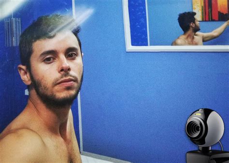 You can video chat with random people from all over the world. Así fue mi primer día como chico webcam: Un desastre ...