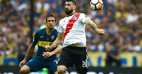 La afición de river plate conquista la puerta del sol de madrid tras ganar la libertadores a boca. Mañana : River Plate vs Boca Juniors