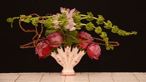 Boston wholesale flowers offers florists services in the boston, ma area. Flower Arrangements in Five Finger Vase from Rittners ...