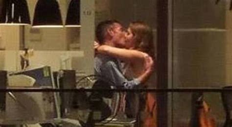I cheated with someone at work. I due colleghi beccati a fare sesso in ufficio: 2 mesi ...