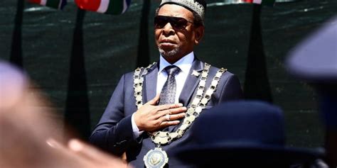 Güney afrika'da, zulu kabilesinin lideri olan zulu kralı goodwill zwelithini'nin hayatını kaybettiği bildirildi. Goodwill Zwelithini: Five quick facts about the Zulu King