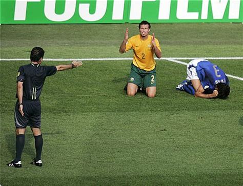 Una partita di calcio non è mai raccontabile come una linea retta. Italia 1-Australia 0 | elmundo.es - Mundial 2006