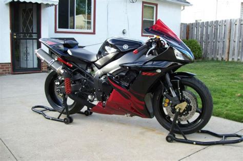 Just a quick start up and rev on my 08 yamaha r6 raven. Buy 2009 Yamaha YZF-R6 Sportbike on 2040-motos