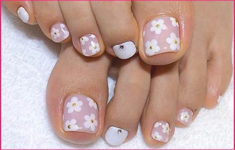 ¿funciona el tratamiento antihongos para las uñas? Figuras De Uñas Para Los Pies Con Flores Hermosas : Diseño ...