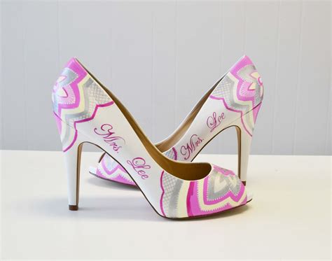 Su fratinardi online sandali gioiello e scarpe per sposa, bianche avorio, comode, basse o con tacco alto! Hand Made Wedding Shoes - Bridal Shoes - Hand Painted Heels- Pink Shoes by PONKO WORLD ...