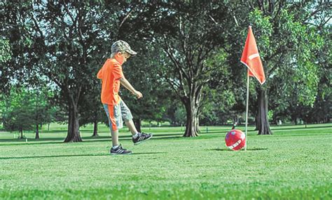 Soccergolf stockerau ⭐ , austria, niederösterreich, korneuburg, stockerau: Le soccergolf fait ses débuts au club de golf - Le Manic