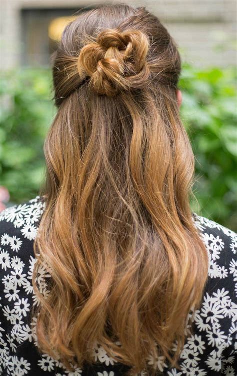 While mindy's hairstyle tutorials began as a hobby, they have paved the way to a large family social media. Remodelaholic | 8 Easy Hairstyles for Little Girls