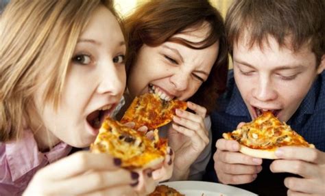 Fast food can attract people more than a home cooked meal. What's The Best Way To Eat Pizza? - Catering Meal Prices