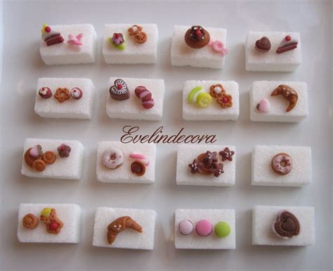 1 scatola di zollette di zucchero per la glassa o ghiaccia reale: Food miniatures - zollette decorate con pasta di zucchero