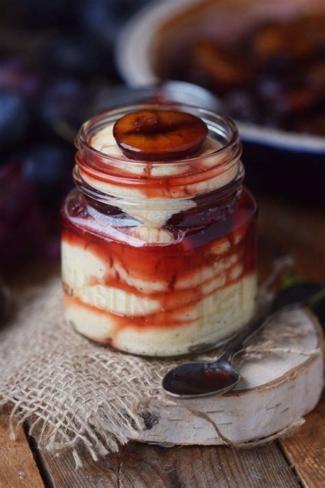 Die eier nach und nach zufügen. Griesspudding mit Pflaumenkompott - Semolina Custard with ...