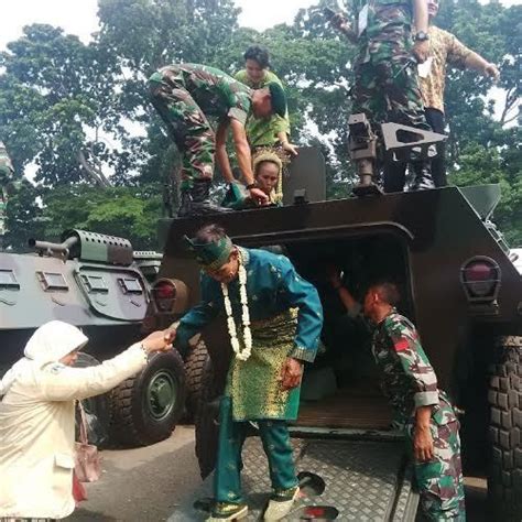 Lihat ide lainnya tentang gaun pengantin, gaun, pengantin. Nikah Massal, 5.115 Pasangan Pengantin Diarak dengan ...