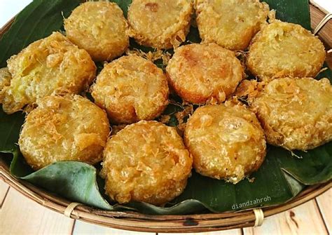Sajian tradisional dari bahan olahan kentang ini diketahui sangat populer olah masyarakat indonesia. Cara Membuat Perkedel Kentang Dg Dikukusg / Cara Membuat ...