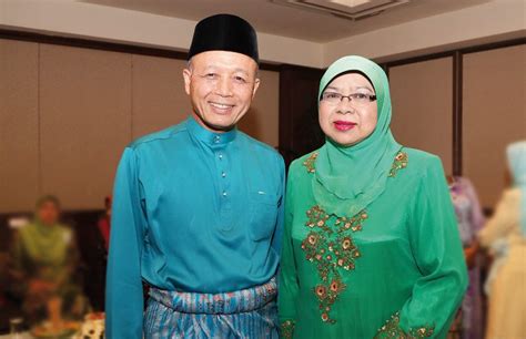 He was a former group chief executive officer of kontena nasional bhd. White fairytale wedding of Dr Radly Abdul Rani and Dr Nor ...