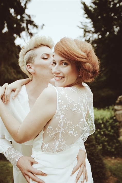 Viele damen schrecken vor einem hochzeitskleider verleih zurück, denn das brautkleid ist das wohl einzigartigste kleid im. Einen Tag als Braut | lesbian chic