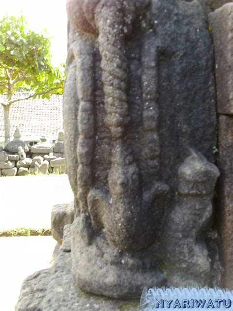 Candi pringapus tergolong candi berukuran kecil yang kondisinya masih utuh. Candi Pringapus - nyariwatu