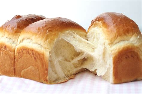 This sourdough hokkaido milk bread with tangzhong combines two of my favorite bread techniques, using sourdough starter to leaven bread, and using the tangzhong method. Hokkaido Milk Bread Gardenia - Gardenia Hi Calcium Milk ...