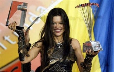 Переможниця євробачення 2004 року руслана запалила на головній площі лісабону. "Україна повинна проявити неабияку єдність": Руслана ...