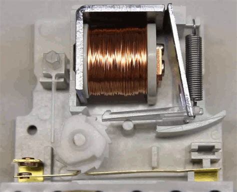 Ratchet relay unique ratchet mechanism assures positive alternate transfer/switching operation. Relay - HomoFaciens