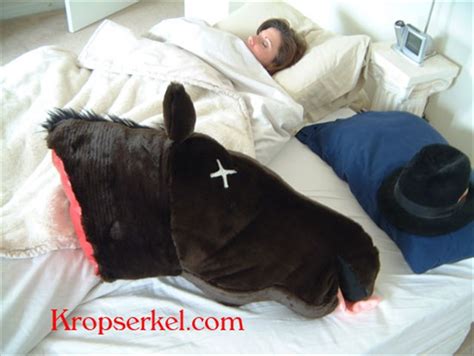 And why would they send it to you? 映画「ゴッドファーザー」の1シーンを再現した馬の頭型の枕「Horse Head Pillow」 | Qlay