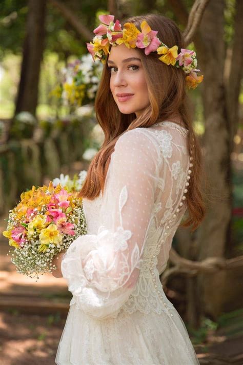 Jamais deixaríamos de comentar esse casamento chique cheio de convidados cafonas e muita comida cheia de mato em cima! Inspiração noiva boho: Casamento Marina Ruy Barbosa | Pétalas