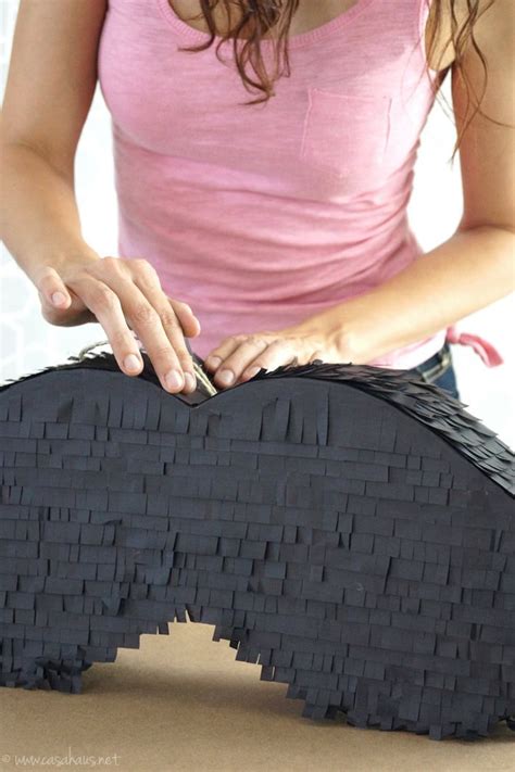 423 5.3k como forrar un libro fácil. DIY Piñata: Cómo hacer una piñata con la forma que quieras ...