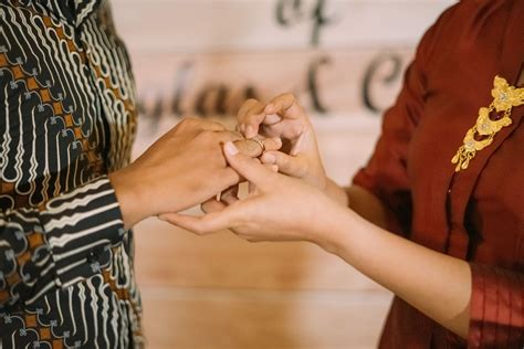 Dalam sebuah hubungan pernikahan harus saling mengalah satu sama. Ucapan Selamat Bertunangan Dalam Islam / Ucapan Selamat Pengantin Baru Google Search Rose Gold ...