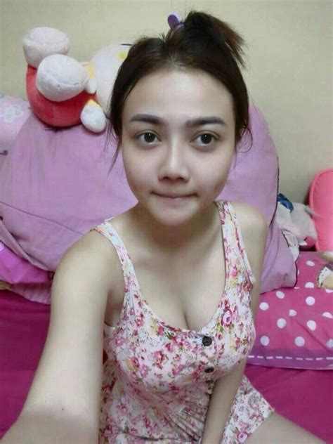 Si ibu yang sudah bernafsu pun langsung bergoyang di atas tubuh anaknya, kemudian sang anak pun duduk dengan keadaan kontol yang masih tertancap di dalam. Kumpulan Foto Hot Gadis Indonesia - Salam Crot Blog
