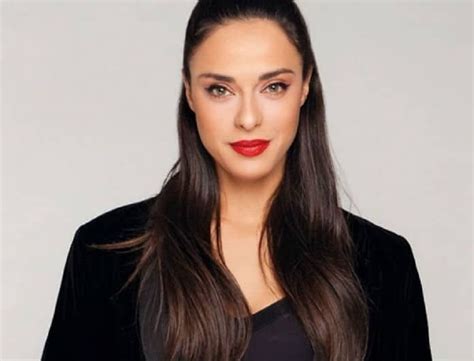 Actress/graduate of the greek national theater drama school. Ευαγγελία Συριοπούλου: Πόζαρε με μαύρο μαγιό και μας ...