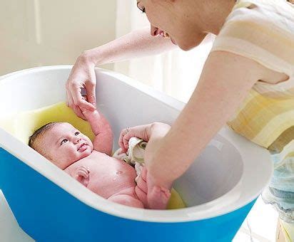 We will cover how to bathe a newborn, bath supplies you will need, and bathing safety procedures for getting your baby as fresh as daisy. bathing baby | Kat diy