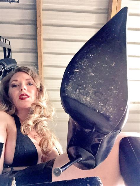 Порновидео новейшее на канале femaleagent. Mistress T on Twitter: "Get to work, boot bitch. Lick them ...