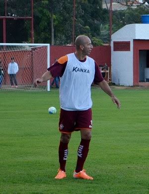 A cantora vai comandar a contagem regressiva como aconteceu no ano passado. Fábio Júnior 'entra na barca' e é o 3º na semana a deixar ...