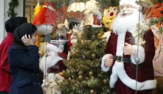 Damals beschloss zar peter i., dass die festtage zur selben zeit wie in europa gefeiert werden sollten. Iran - Teure Weihnachtsmänner • NEWS.AT