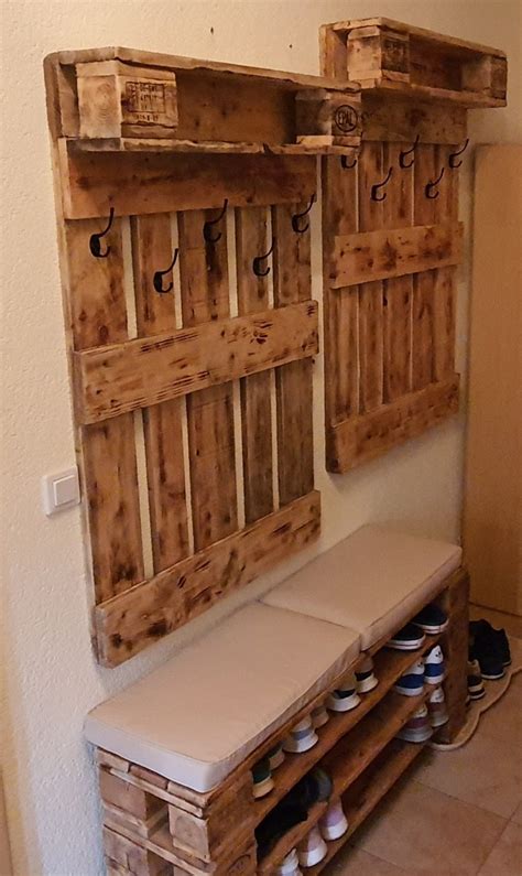 Heute möchten wir ihnen wieder coole diy ideen mit und ohne anleitungen vorstellen. Garderobe aus Europaletten | Garderoben rustikal, Selber ...