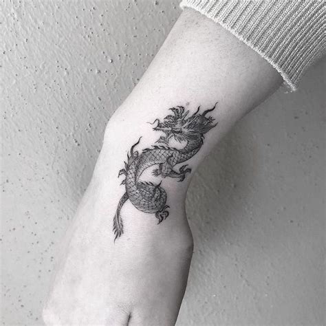 Some would say the back is the perfect canvas for a japanese dragon tattoo. 1001+ ideas and examples of the amazingly beautiful dragon ...