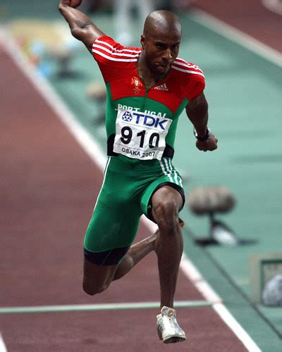 Ouro em 2007, prata em 2009, bronze em 2015 e 2017. Nelson Évora | Medalha Ouro - triplo salto - Osaca 2007 ...
