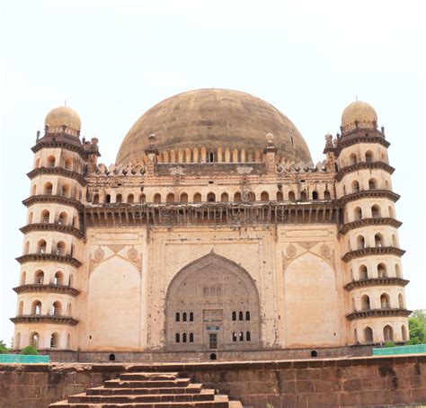 Die größten städte sind bangalore und hubli. Bijapur Karnataka Indien För För Gol Gumbazslott Och ...