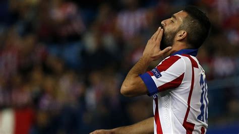 Arda turan 3.0 lık ispanya maçında yuhalanıyor ve maç sonrası ispanyol futbolcular teselli ediyor. Marca: Arda Turan ayrılmadı, gönderildi - İspanya Ligi ...