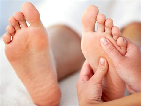 Dengan urutan kaki, anda boleh memanjakan pasangan, rakan atau orang lain dan menenangkan diri selepas hari yang memenatkan. Kebaikan Urutan Kaki di Brace Men Reflexology - Blog ...