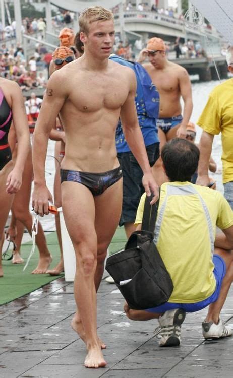 23:10 pretty straight fellow action!!!! coming or going.... looking fit | Guys in speedos, Man ...