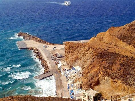 Exploring the lovely little village of hora, the only town on anafi island, greece. Isola di Anafi in Grecia | Isole delle Cicladi in Grecia