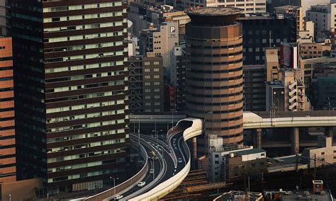 Das fünfstöckige haus habe sie mehr als das doppelte gekostet, hatte das ehepaar argumentiert. No room for a road? Japanese engineers just build straight ...