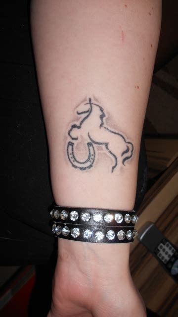 Hexe tattoo tattoo pferd tattoo skizzen kleines tattoo tattoo vorlagen tattoo ideen zeichnungen. Suchergebnisse für 'Pferd'-Tattoos | Tattoo-Bewertung.de ...