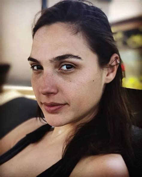 This is an oasis like no other! Gal Gadot without makeup : pics