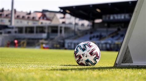 Das hinspiel gewannen die münchner mit 4:1. Drittliga-Spiel der FC Bayern Amateure gegen Zwickau abgesagt