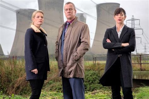 The series is based on peter robinson's inspector alan banks novels and stars stephen tompkinson as detective chief inspector alan banks. ITV, DCI Banks için 6 bölümlük 4. sezon onayını verdi ...