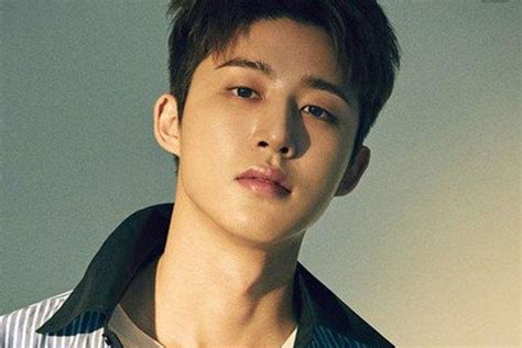 He's a vocalist and dancer, mostly active on korean music market, and signed under yuehua entertainment. Perjalanan Karier Kim Hanbin, Eks iKON yang Kini Jadi ...