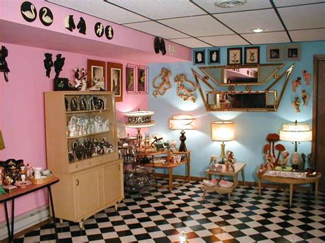 I have a really hard time finding home decor that matches my style and personality. What a room! | Rockabilly home decor, Retro home decor ...
