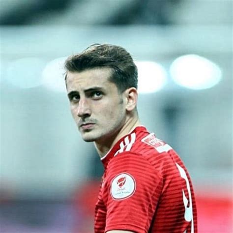Galatasaray ile 4 yıllık anlaşma sağladığı kerem aktürkoğlu'nun cimbom'dan yıllık 1.5 milyon tl. Galatasaray, Kerem Aktürkoğlu'nu kadrosuna katıyor