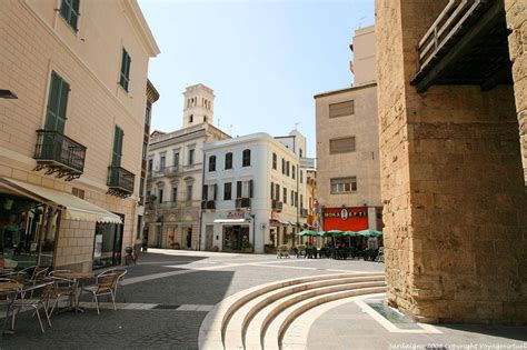 Oristano (aristanis in the sardinian language) (or) is situated in the campidano plain, in western sardinia. Oristano, Piazza Roma, vista posteriore - Sardegna